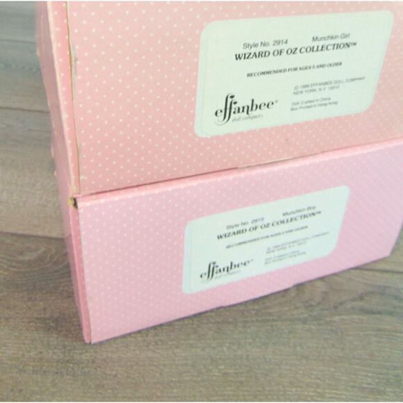 NEW Lot (2) Wizard Of OZ MUNCHKINS DOLLS Effanbee Storybook 2914 2915 Boxed! - Picture 8 of 8